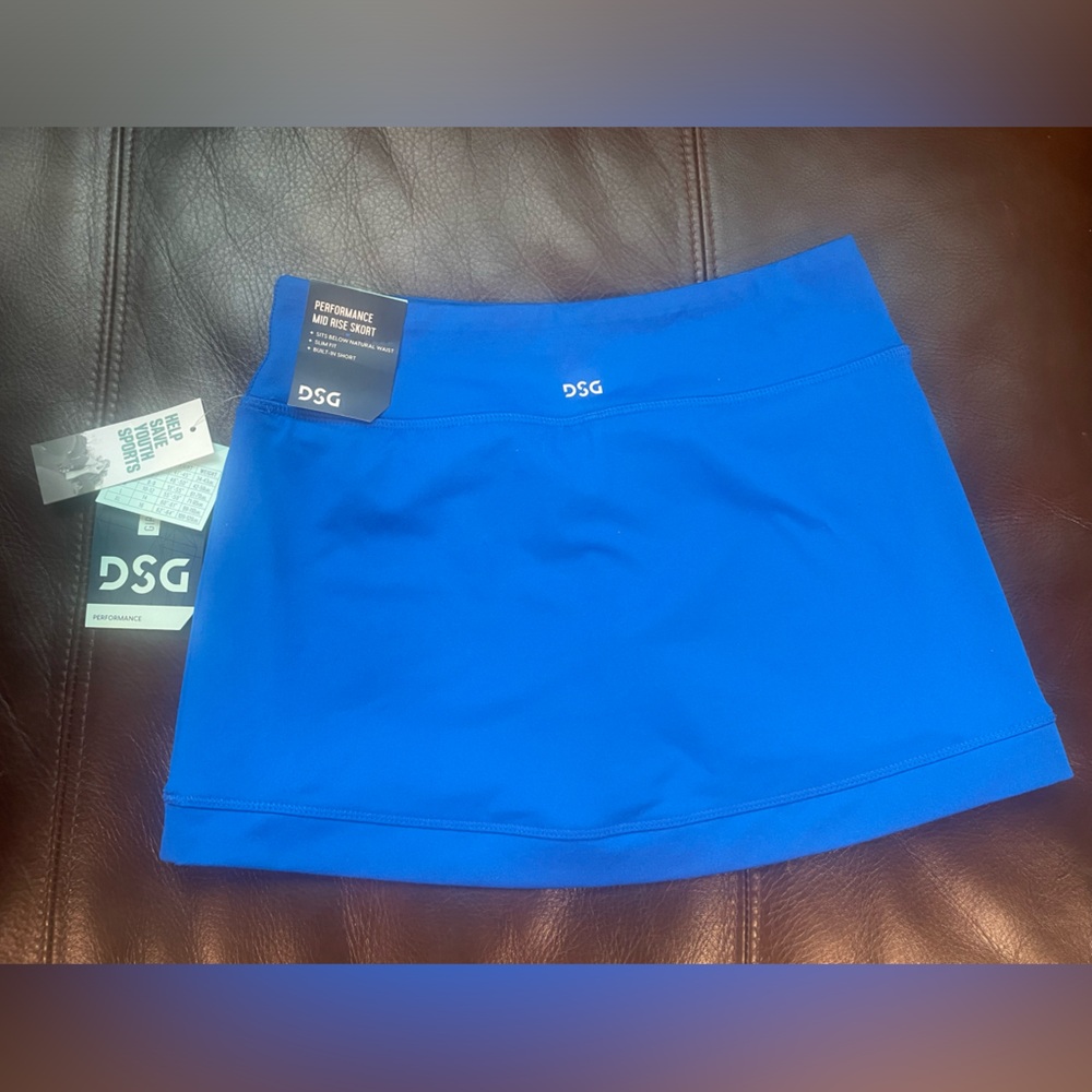 D&G  Performance Mid Rise Skort Girls S 8-9, NWT